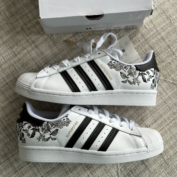 Adidas Women Superstar sneakers - Picture 2 of 6